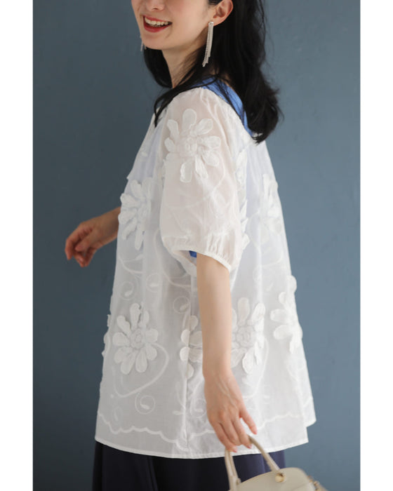 前後着用2way仕様。花びら浮かぶ刺繍ブラウストップス