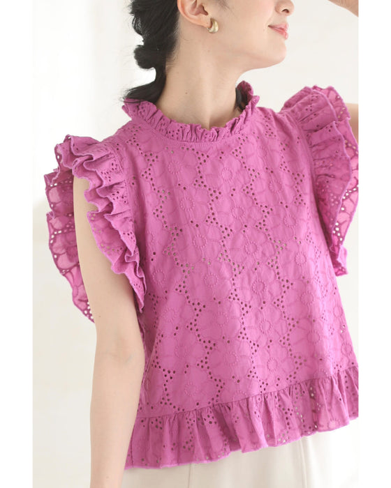 花が浮かび上がるパンチングレースプルオーバートップス
