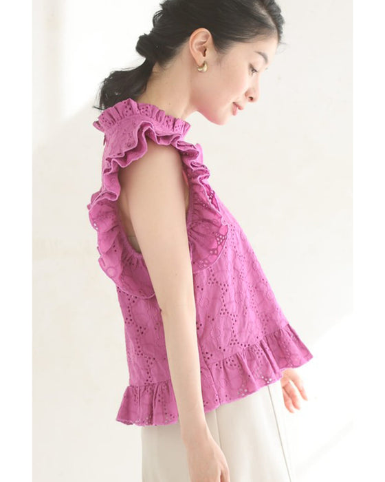 花が浮かび上がるパンチングレースプルオーバートップス