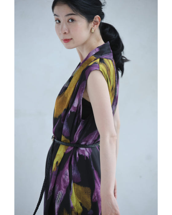 美しく揺らめく花あかりミディアムワンピース(ベルト付き)