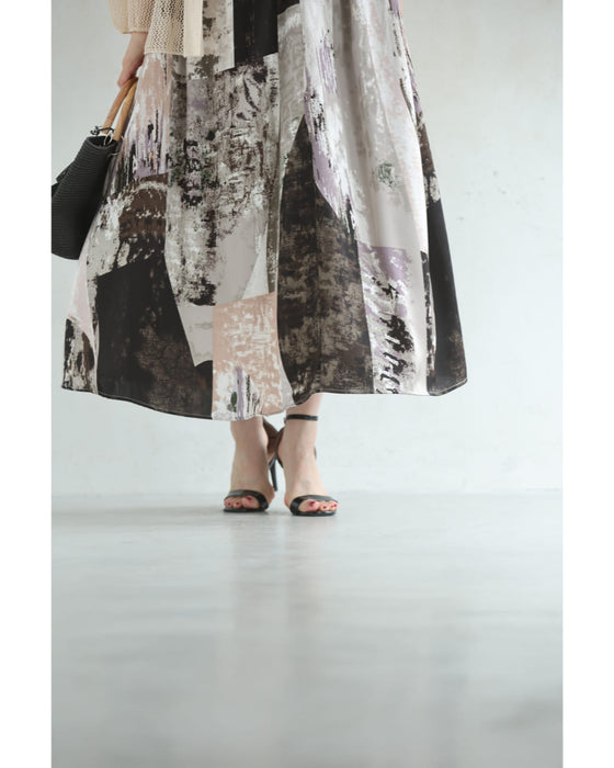 ホルターネック風ドレープのモード柄ミディアムワンピース(ベルト付き)