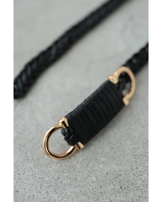 ホルターネック風ドレープのモード柄ミディアムワンピース(ベルト付き)