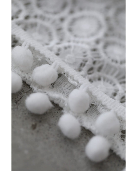 縁取りポンポンのサークルレースカーディガン