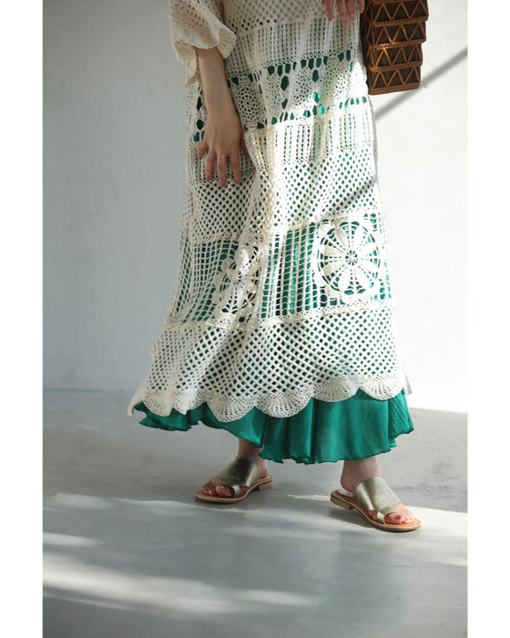 重ねて可愛いクロシェミディアムワンピース