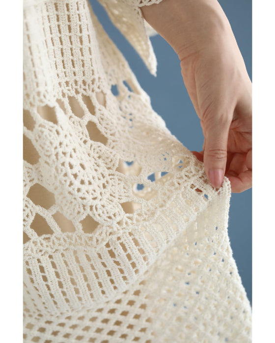 重ねて可愛いクロシェミディアムワンピース