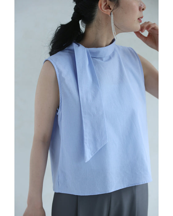 パステルカラーのネックタイカットソートップス