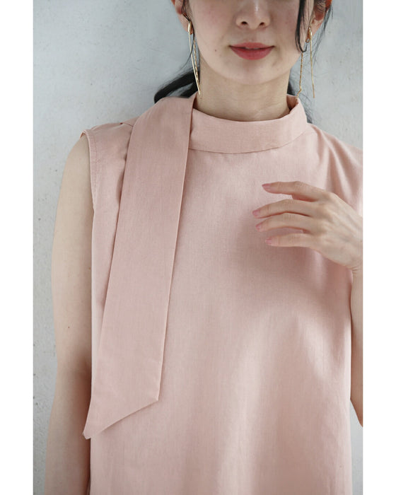 パステルカラーのネックタイカットソートップス