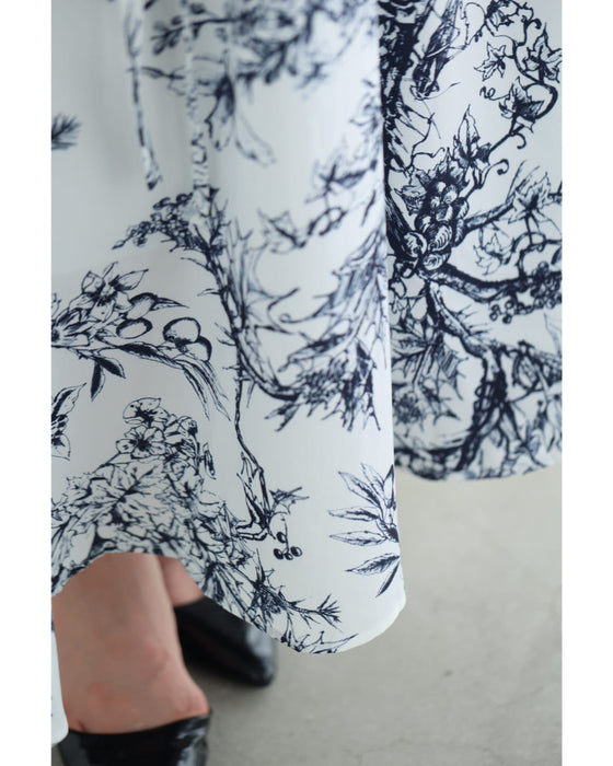 ボタニカルな世界広がるフレア袖エレガントロングワンピース