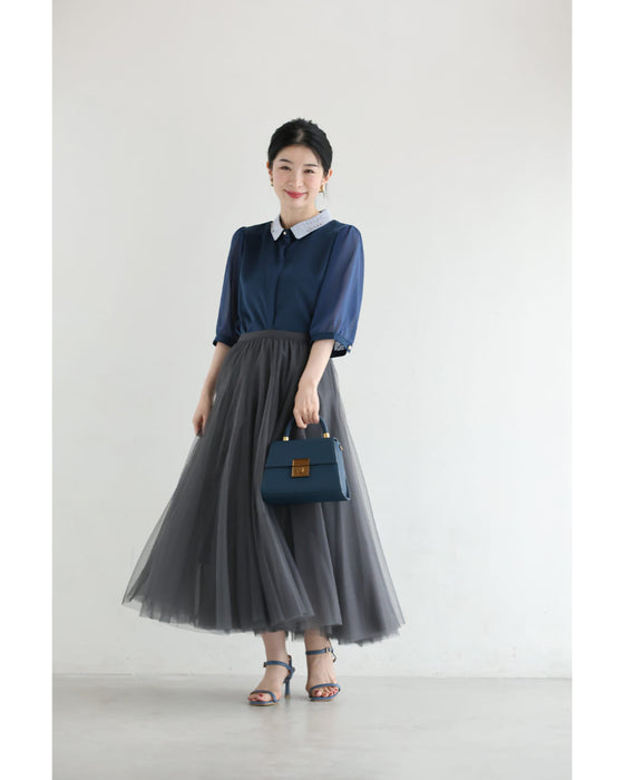 襟に輝くビジューのシアー袖ブラウストップス