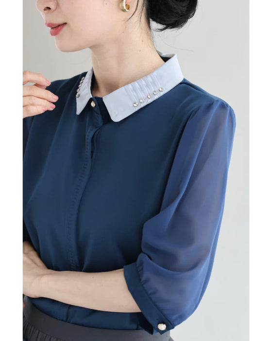 襟に輝くビジューのシアー袖ブラウストップス