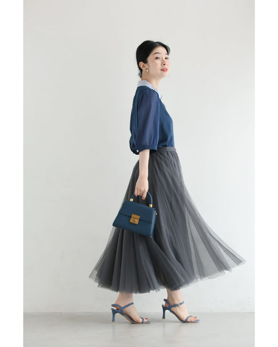 襟に輝くビジューのシアー袖ブラウストップス