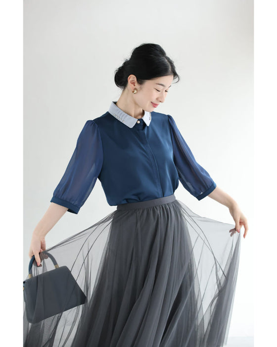 襟に輝くビジューのシアー袖ブラウストップス