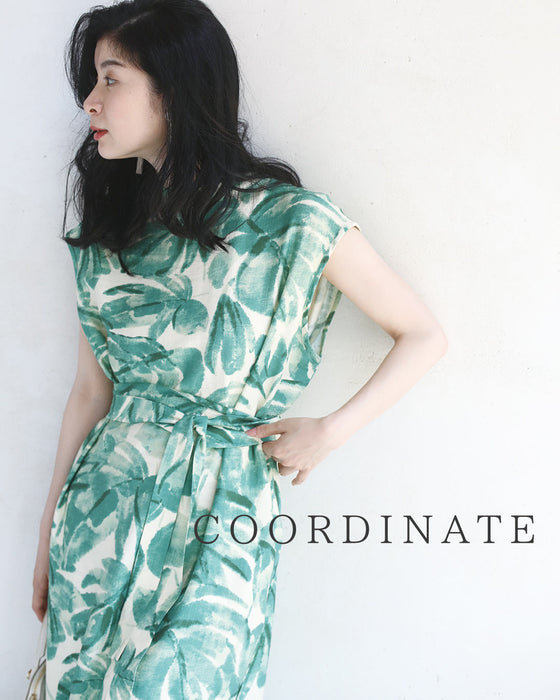 さらり心地よい南国リーフ柄コクーンシルエットワンピース(リボン付き)