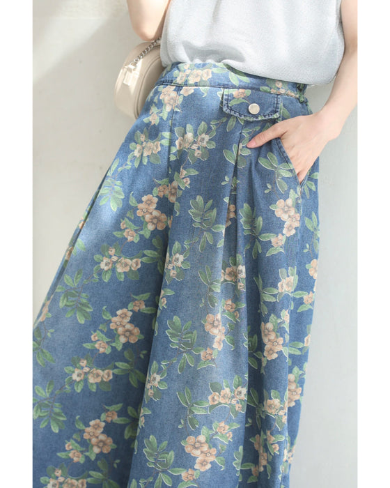 全面に描く花のタックワイドデニムパンツ