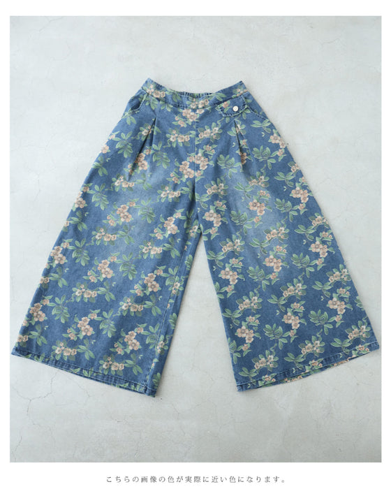 全面に描く花のタックワイドデニムパンツ