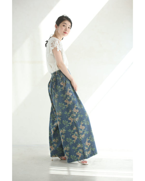 全面に描く花のタックワイドデニムパンツ