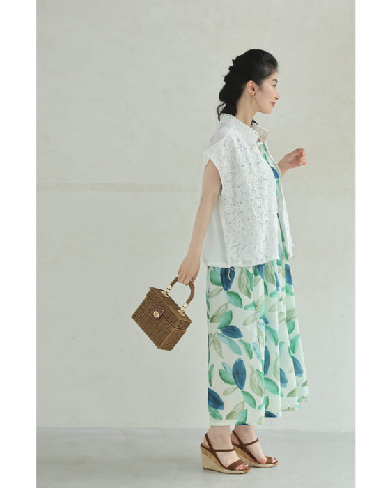 満開の白花レースとビジュー輝く裾絞りシャツトップス