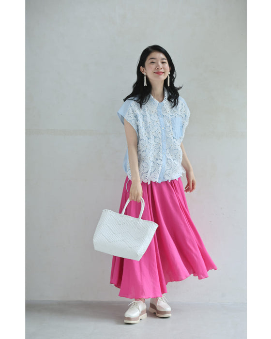 満開の白花レースとビジュー輝く裾絞りシャツトップス