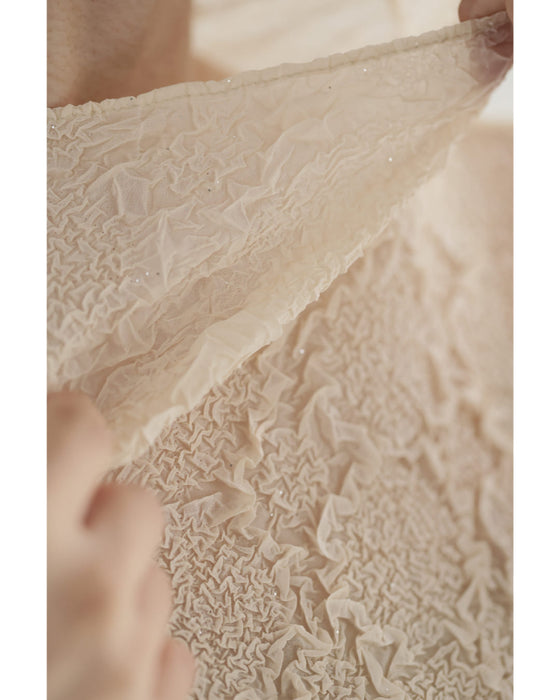 ささやかに煌めく立体シアーカットソートップス