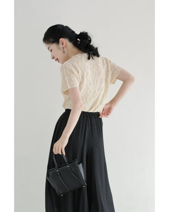 ささやかに煌めく立体シアーカットソートップス