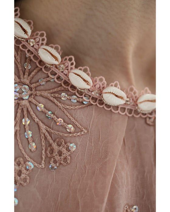 朝露スパンコール煌めくお花のシェルネックブラウストップス