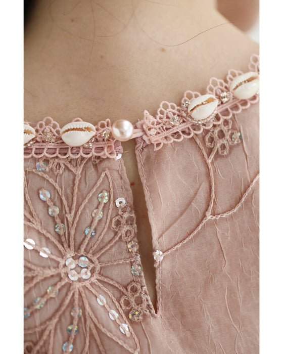 朝露スパンコール煌めくお花のシェルネックブラウストップス