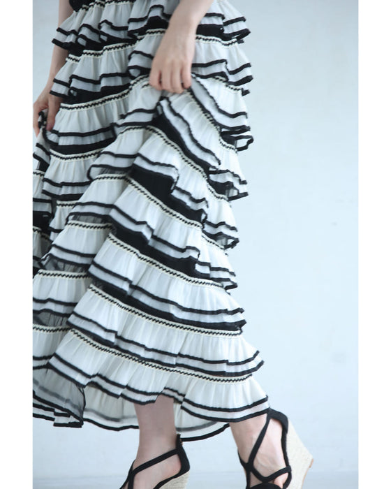 たっぷりデコレーションフリルロングスカート