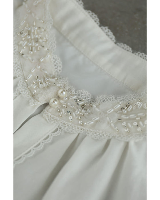 繊細な輝きを放つビーズ刺繍襟ブラウストップス