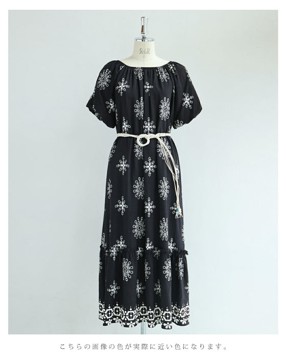 オフショルダーにも。花刺繍風プリントのロングワンピース（ベルト付き）