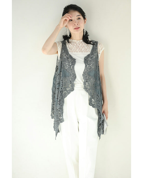 軽やかにプラスする装飾クロシェジレベスト