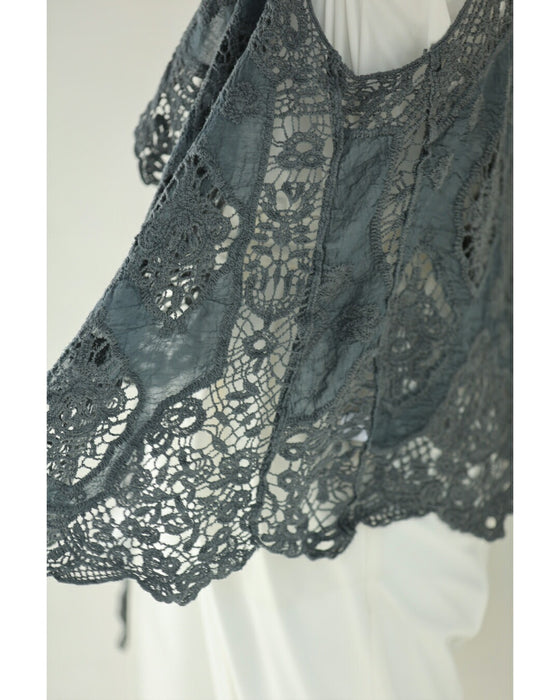 軽やかにプラスする装飾クロシェジレベスト