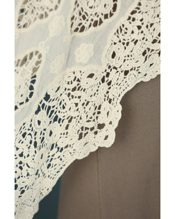 軽やかにプラスする装飾クロシェジレベスト