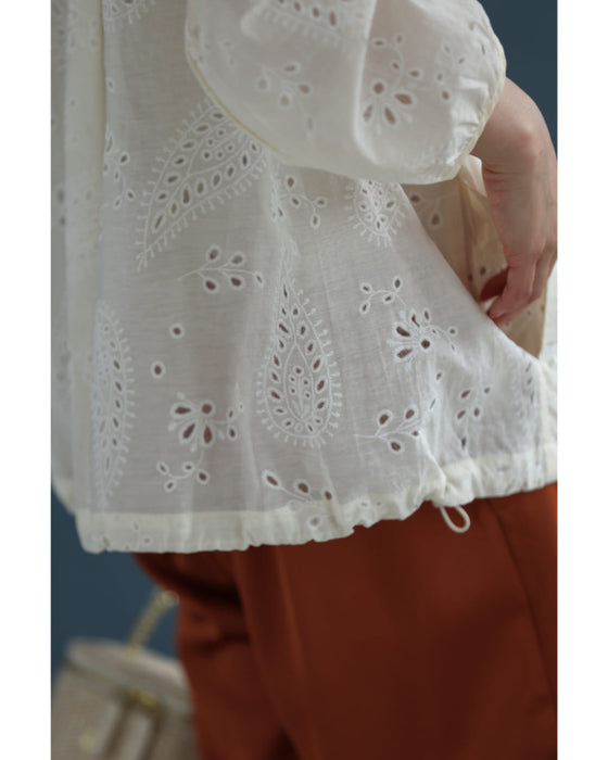 ペイズリー浮かぶパンチングレースシャツトップス