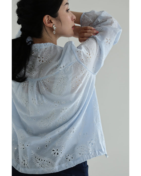ペイズリー浮かぶパンチングレースシャツトップス