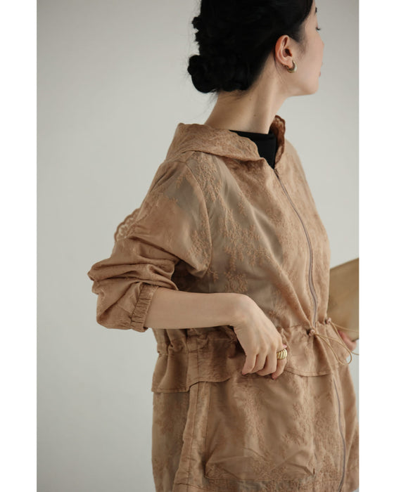 細やかな花刺繍のフード付きシアーブルゾン