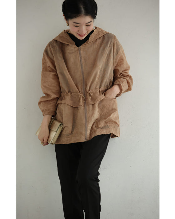 細やかな花刺繍のフード付きシアーブルゾン