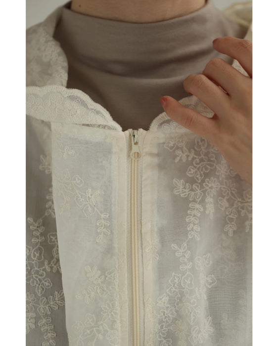 細やかな花刺繍のフード付きシアーブルゾン