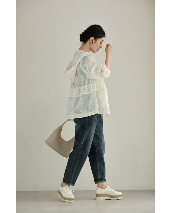 細やかな花刺繍のフード付きシアーブルゾン