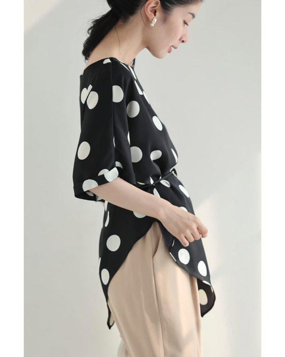 艶めくドット柄プルオーバートップス(コサージュベルト付き)