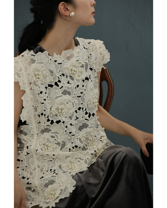 着飾るパールの花レースカットソートップス