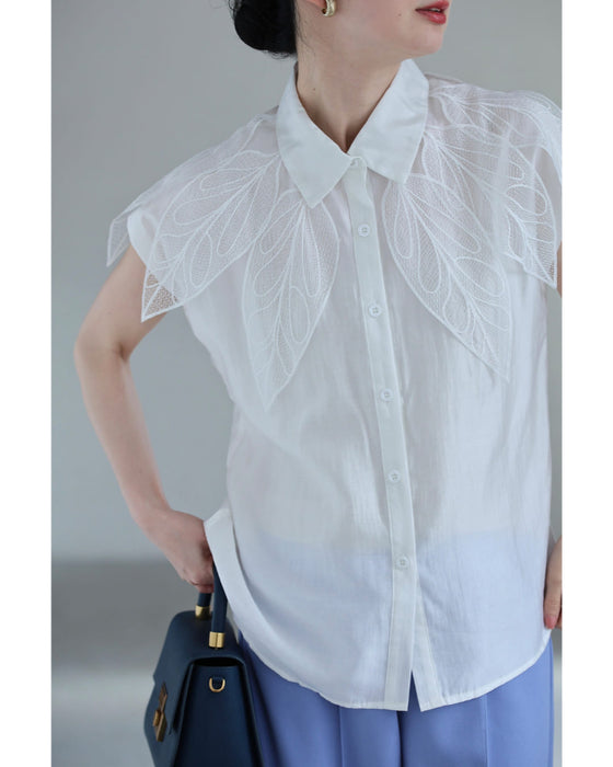 風にそよぐリーフレースのブラウストップス