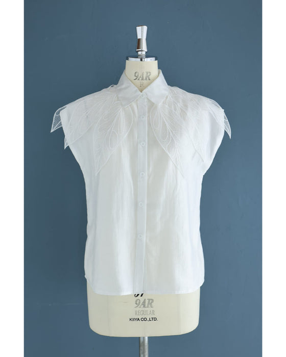 風にそよぐリーフレースのブラウストップス