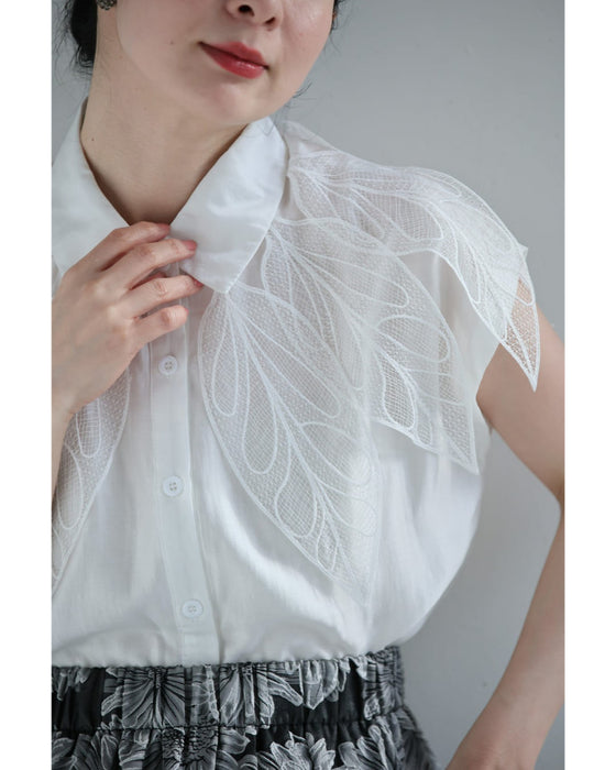 風にそよぐリーフレースのブラウストップス