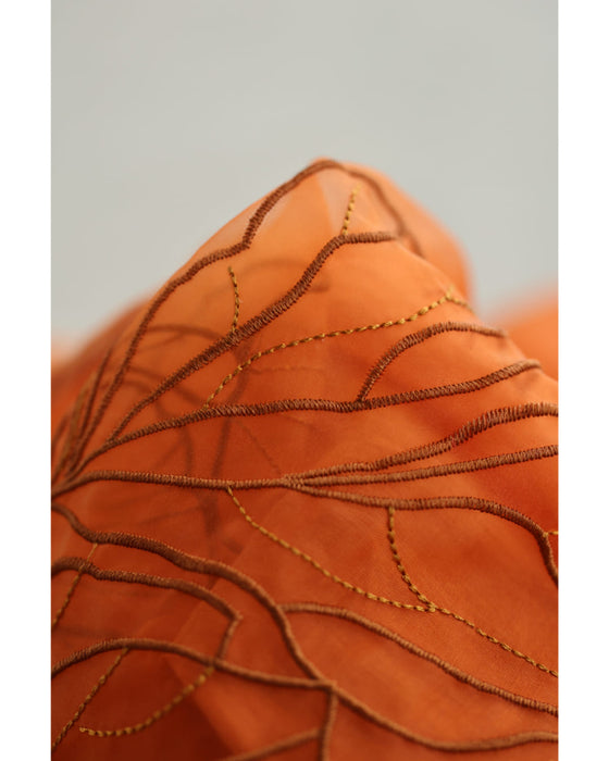 ベール重なる花刺繍のシアーブラウストップス