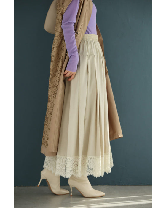 上品なレースを添えた切り替えプリーツロングスカート