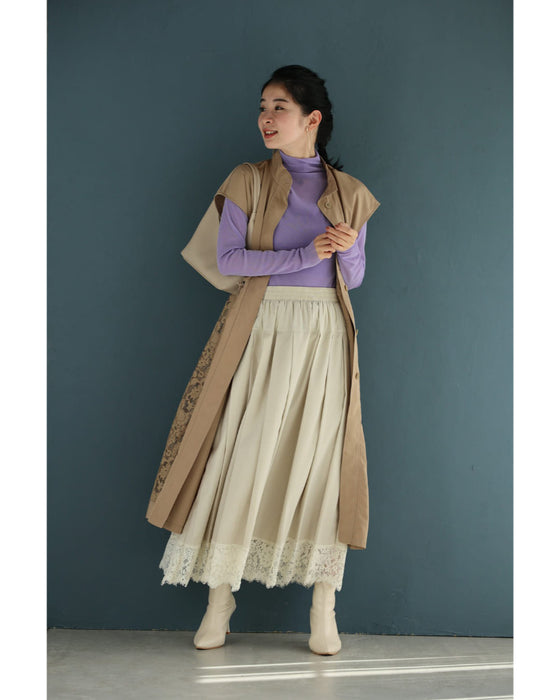 上品なレースを添えた切り替えプリーツロングスカート