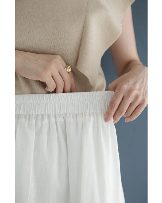 湧き上がるようなミルキーカラーの花刺繍ミディアムスカート