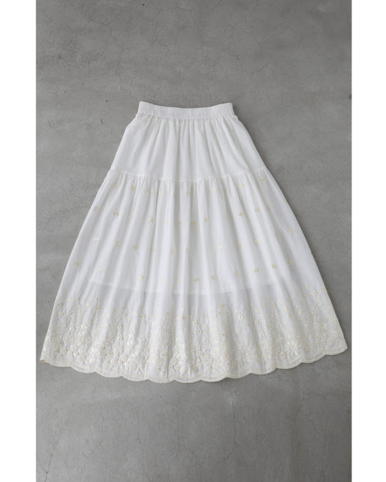湧き上がるようなミルキーカラーの花刺繍ミディアムスカート
