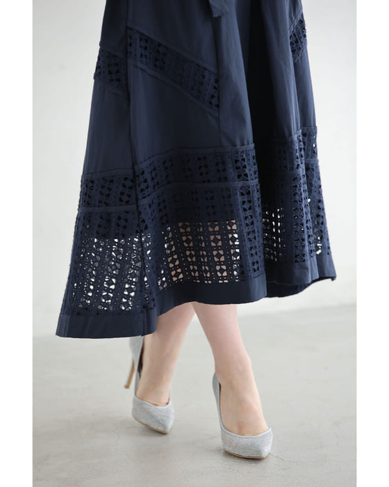 サイドベルトのパンチングレースミディアムスカート