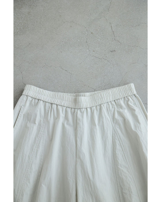 ふんわり軽やかなバルーンシルエットパンツ